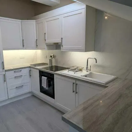 Spacious & Stylish Upgraded 1bd Marina Malahide