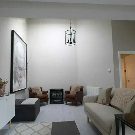 Spacious & Stylish Upgraded 1bd Marina 马拉海德